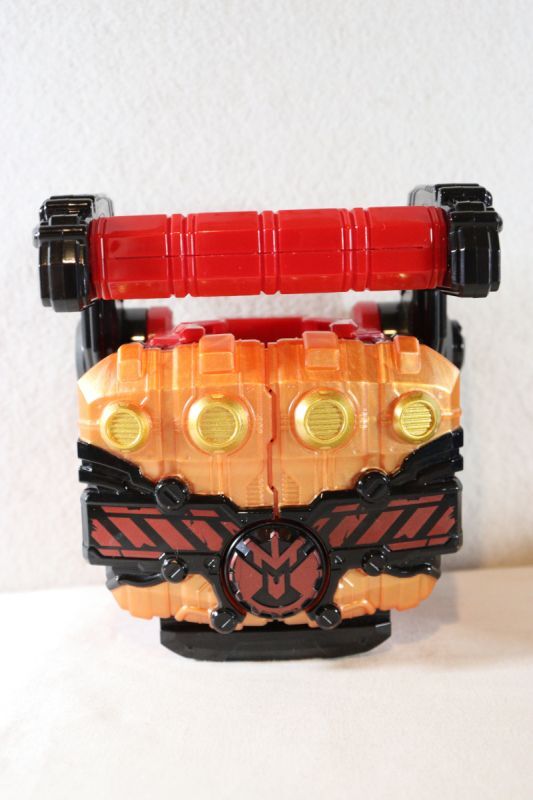 Kamen Rider Build / DX Cross-Z Magma Knuckle with Package