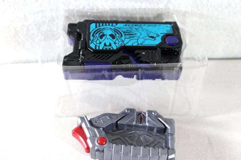 Kamen Rider Zero-One / DX Assault Wolf Progrise Key with Package