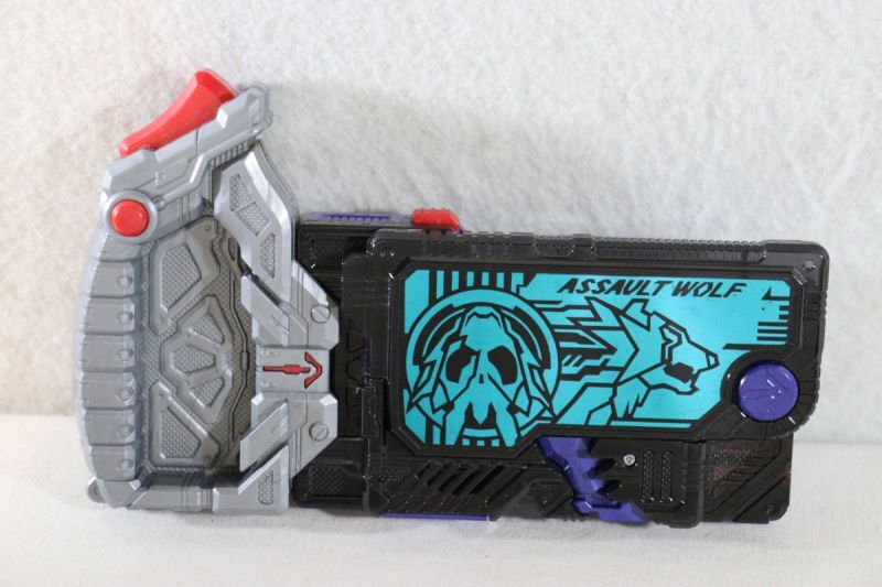 Kamen Rider Zero-One / DX Assault Wolf Progrise Key with Package