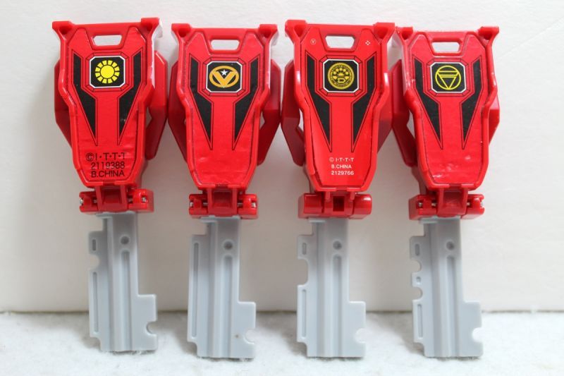 Kaizoku Sentai Gokaiger / Aka Ranger to Red Buster 36 Ranger Key Set